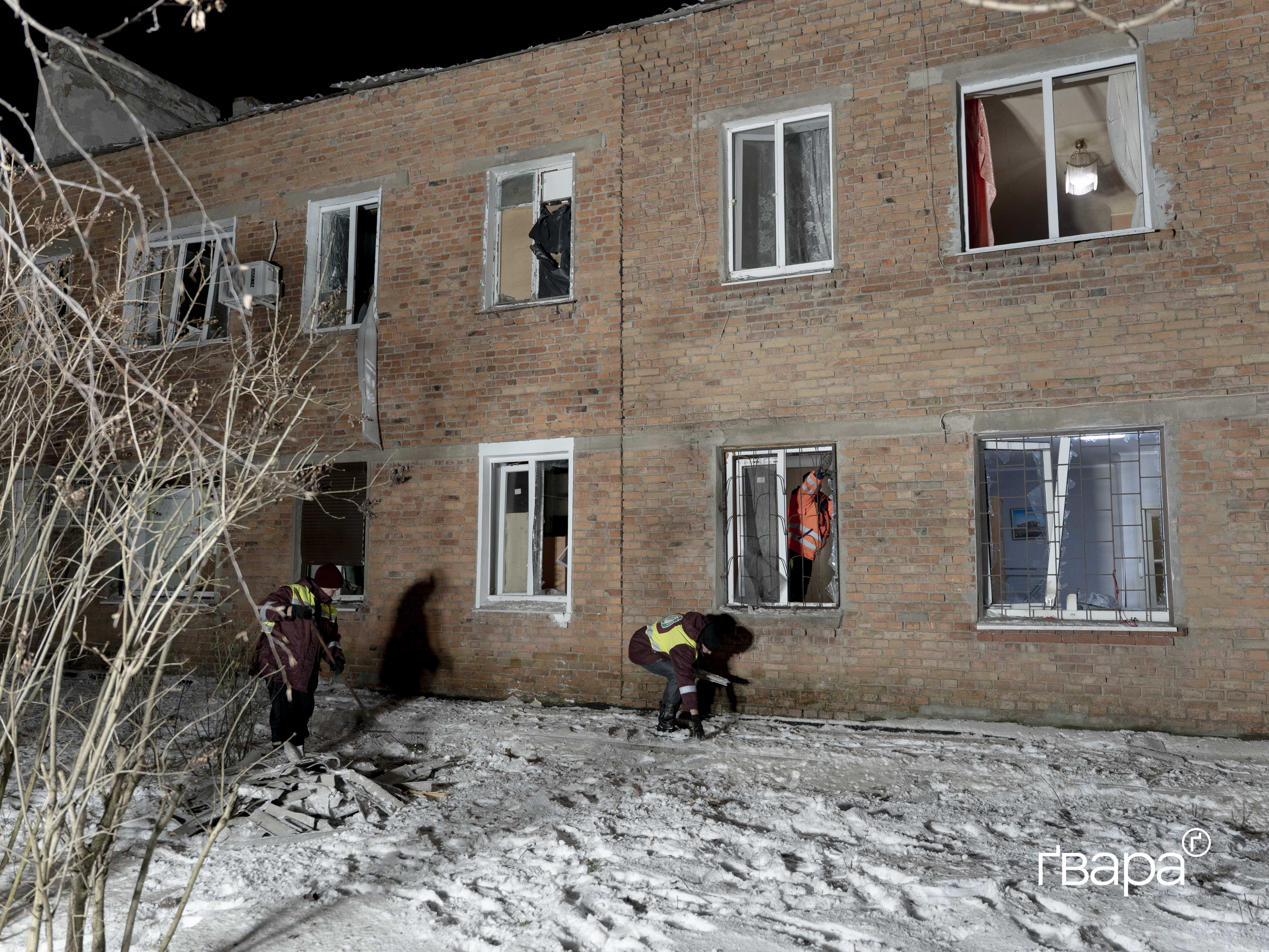 зображення до посту: Росіяни атакували одну з головних доріг міста, двоє людей загинули — фото