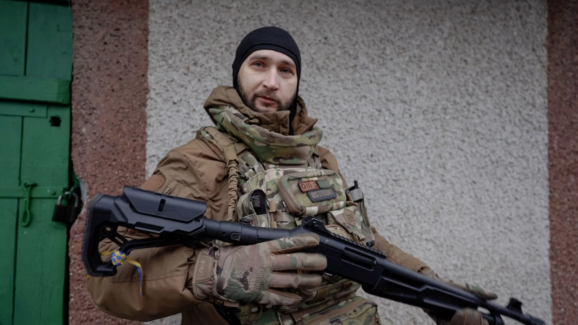 Игорь, офицер Белых Ангелов с ружьем