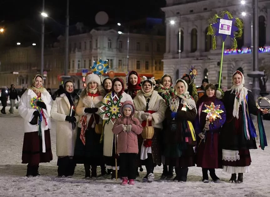 Колядницы в новогоднюю ночь