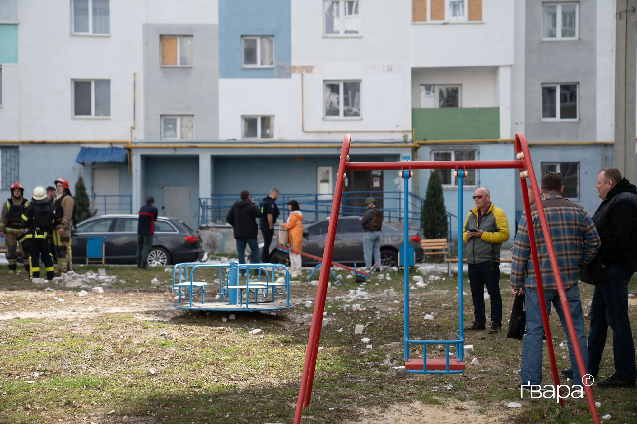 двір пошкодженого будинку Харків Київський район