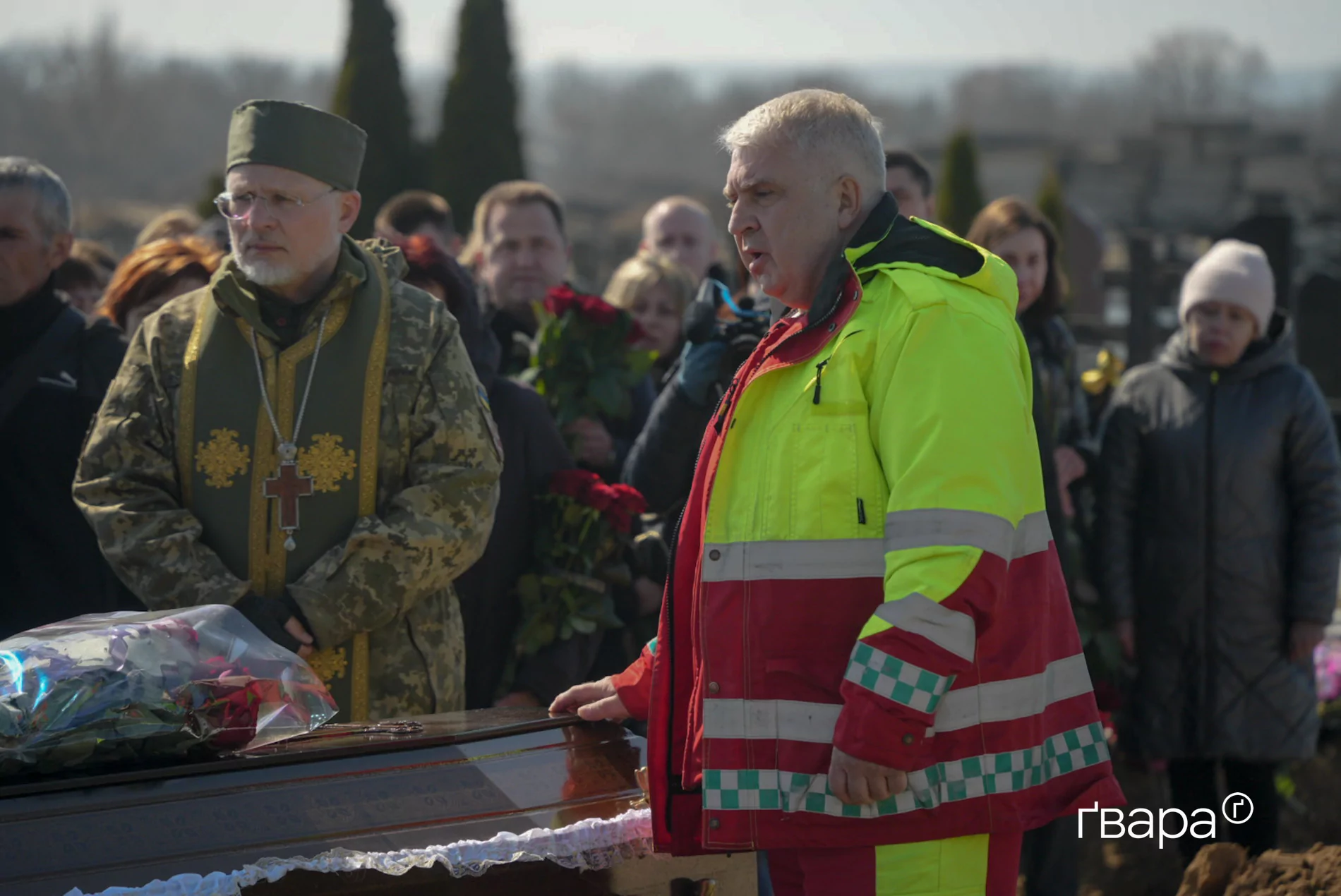 Віктор Забашта на похованні медиків